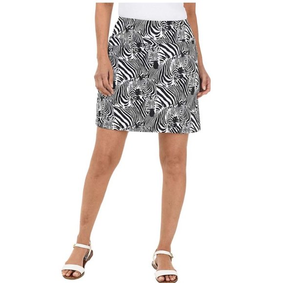 G Lifestyle Solid 17-Inch Flare Skort - White